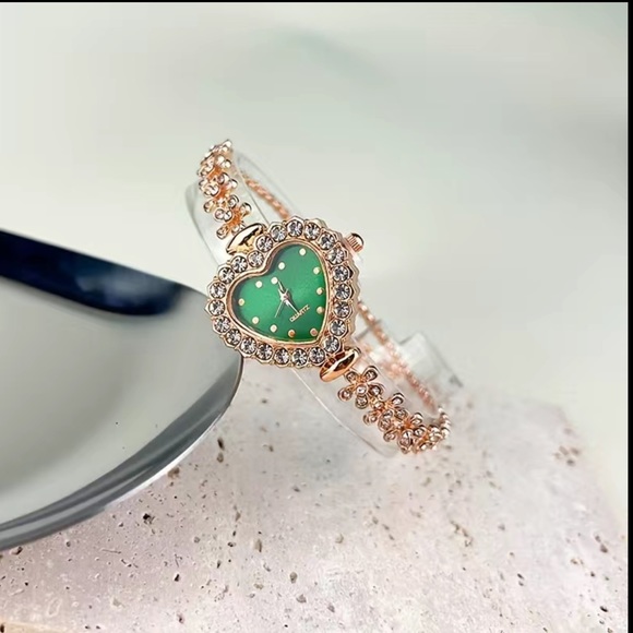 Cute  GOLD heart shaped watch - Picture 7 of 15
